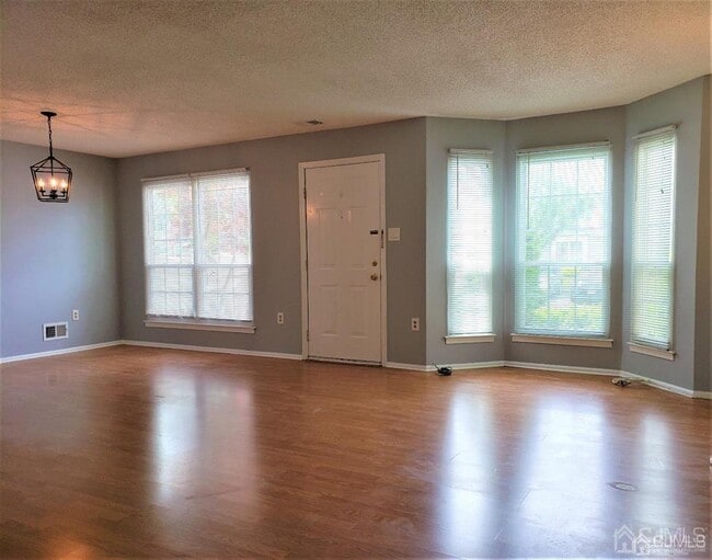 Photo - 19 Goodwin Dr