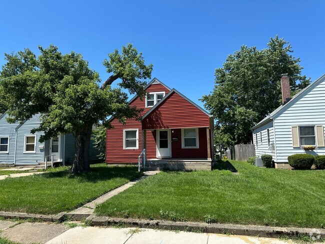 Building Photo - 3 potential 4 bedroom in desirable Beech G... Rental
