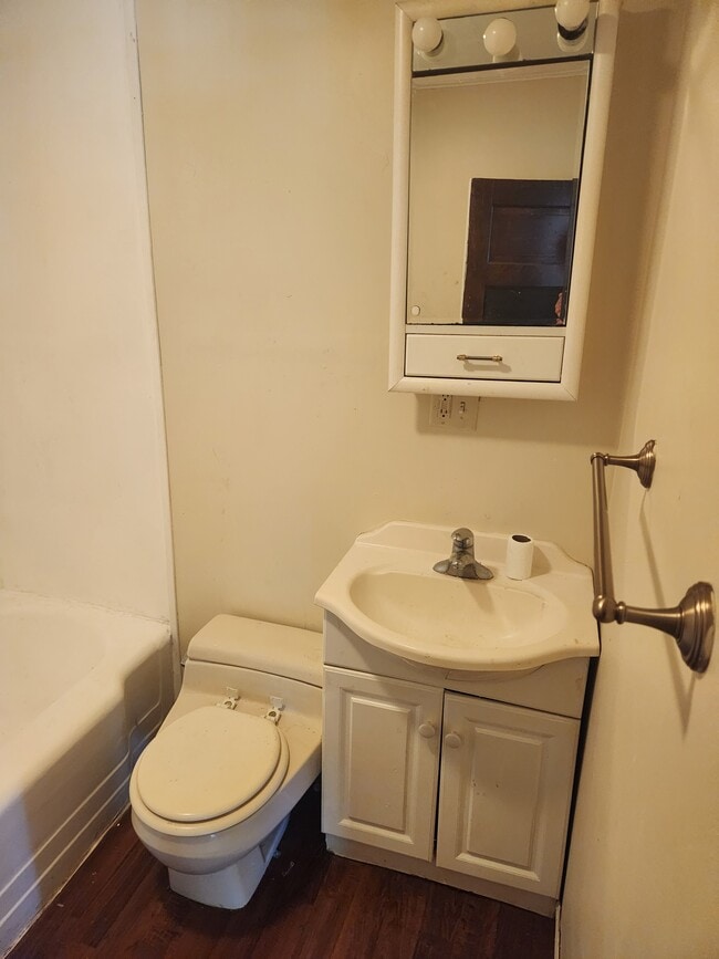 Photo - 434 Dorr St