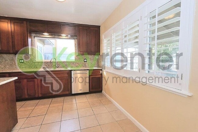 Photo - 242 Santiago Ave
