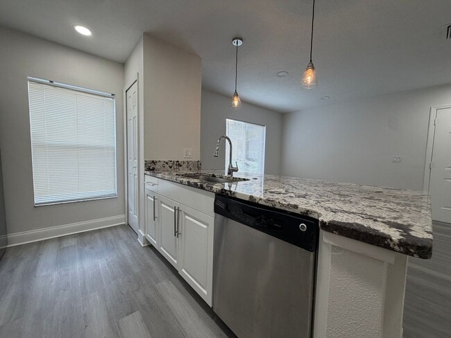 Photo - 3 BEDROOM 2.5 BATHROOM in Waterside Community!!