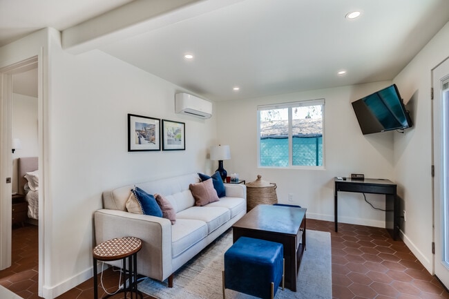 Photo - 667 Del Mar Ave