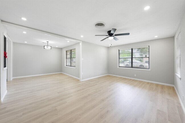 Photo - 4356 Phlox St