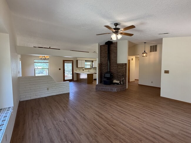 Photo - 1 Autumnwood Ct