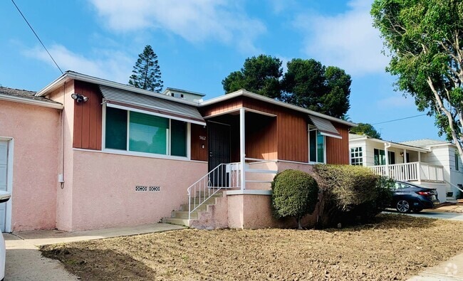 Building Photo - Darling 2 bedroom, 1 bath house in great l...
