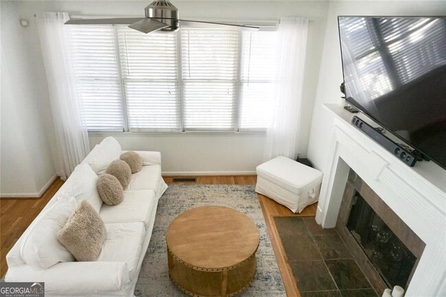 Photo - 85 Hammock Pl SE