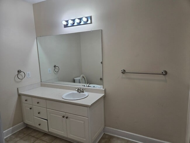 2 bedroom 2 bathroom Luxury Condo - 2 bedroom 2 bathroom Luxury Condo Unit 1