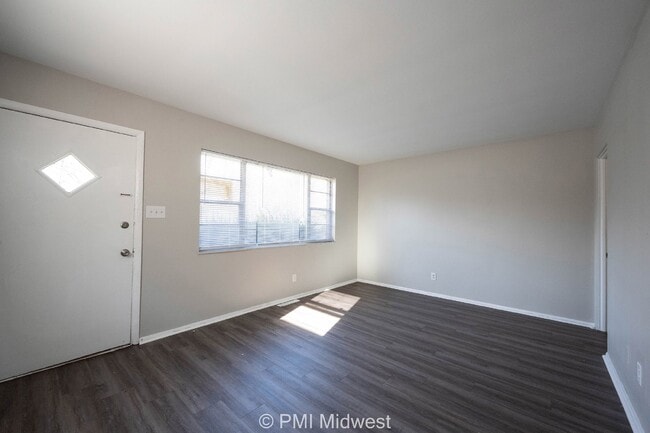 Photo - Charming 2-Bedroom Duplex in Indianapolis with Modern Amenities!