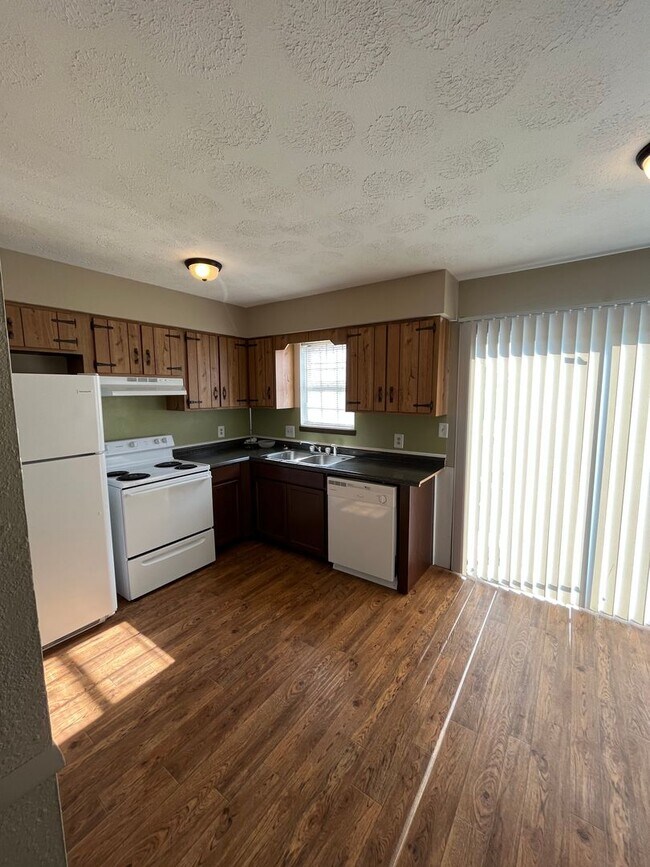 Photo - 2 bedroom 1.5 bath townhome in a great location!
