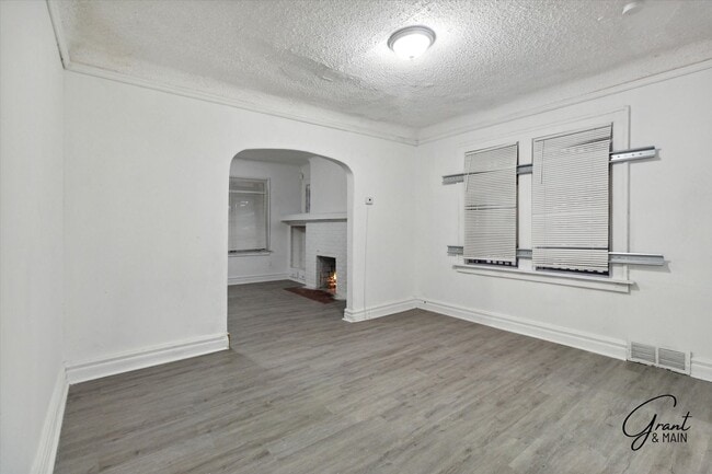16901 Log Cabin St Unit 2 - Upper