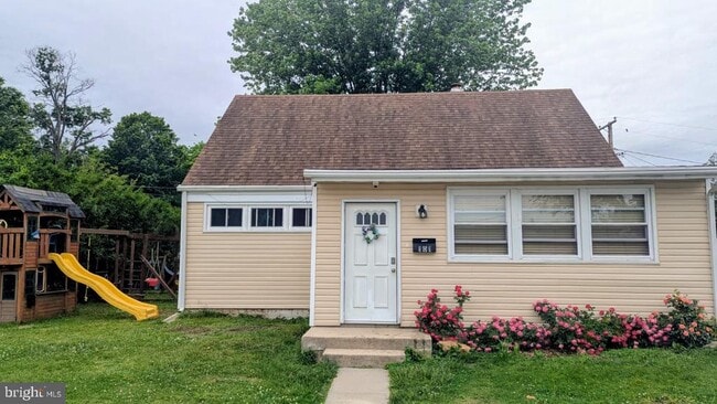 Building Photo - 101 Fairway Ct