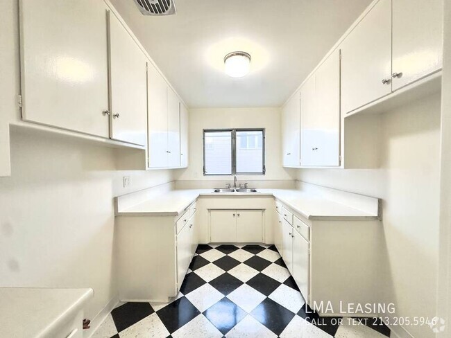 Building Photo - Charming 1-Bedroom Apartment in Prime Beve... Unit 8