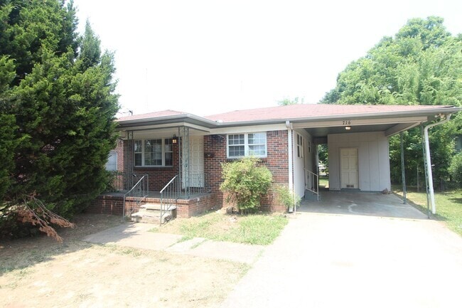 Building Photo - Great Home - New on The Market!!  Convenie...