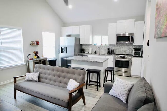 Building Photo - 16867 W Ivanhoe St Rental