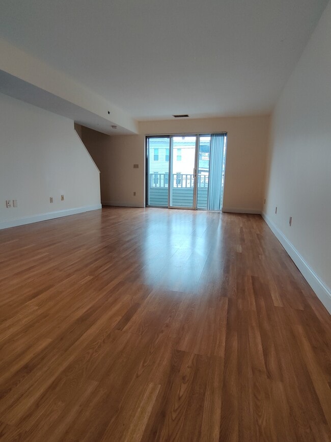 Building Photo - 154 North Beacon St Rental