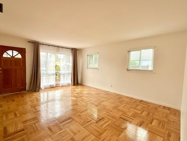 Photo - 41320 Beatrice St