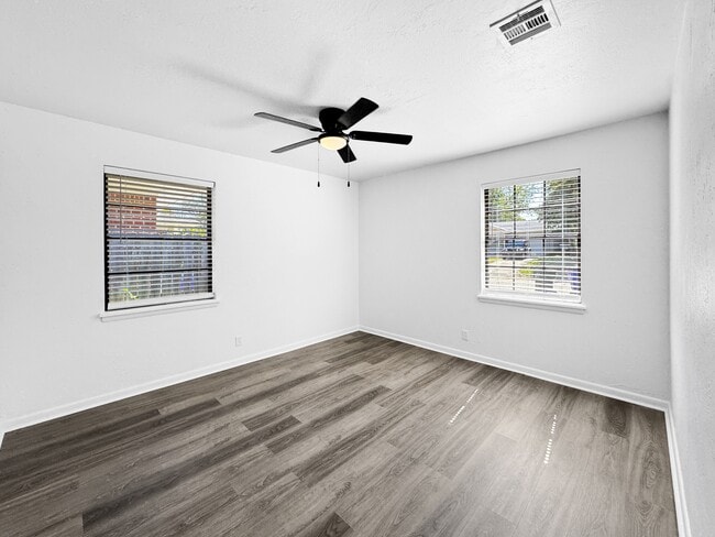 Photo - 513 Manor Dr