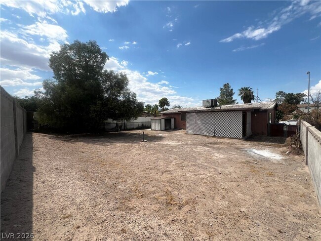 Photo - 6311 Newville Ave