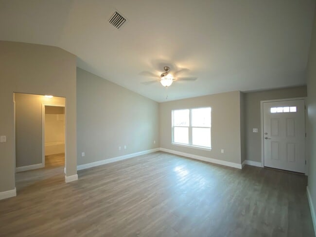 Photo - Silver Spring Shores - 3/2/2  **Won't Last***
