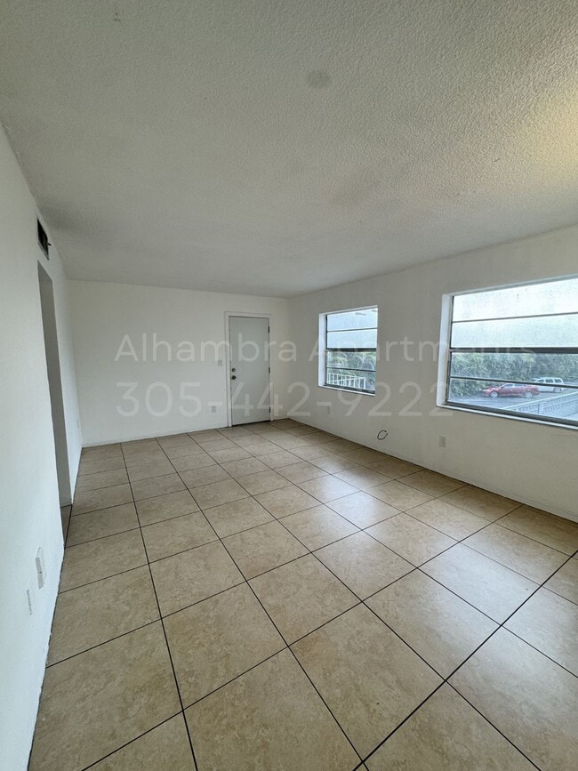 Livingroom - Alhambra Apartments