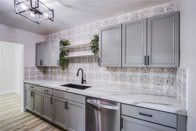 Photo - 1046 E Hassett Ave