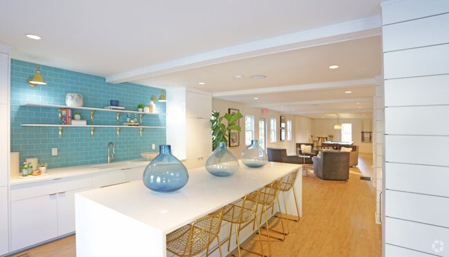 Leasing Center