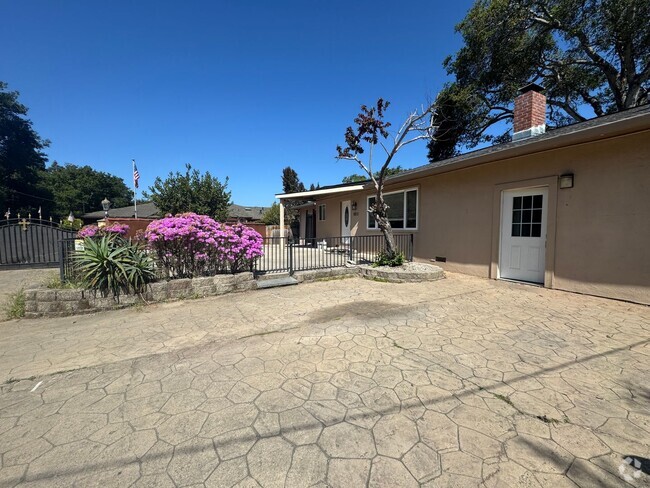Building Photo - COASTAL LIVING AT ITS FINEST: VERSATILE 5 ... Rental