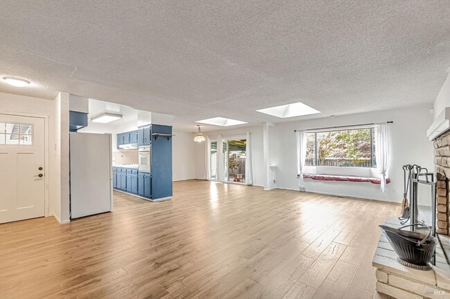 Photo - 1520 Hexem Ave