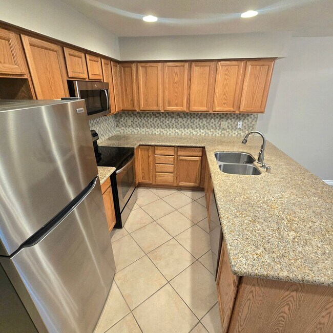 Photo - 2 bedroom with GAREAGE in the HEART of Wes... Casa