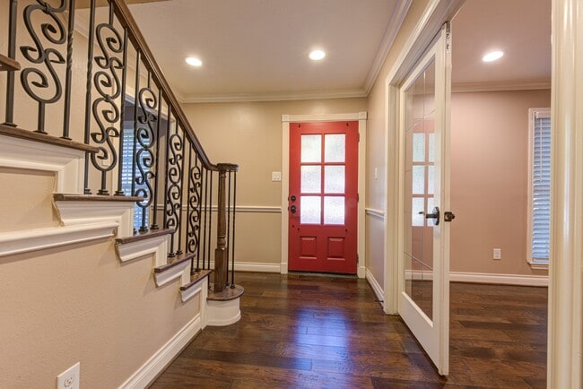 Photo - 607 Ellingham Dr