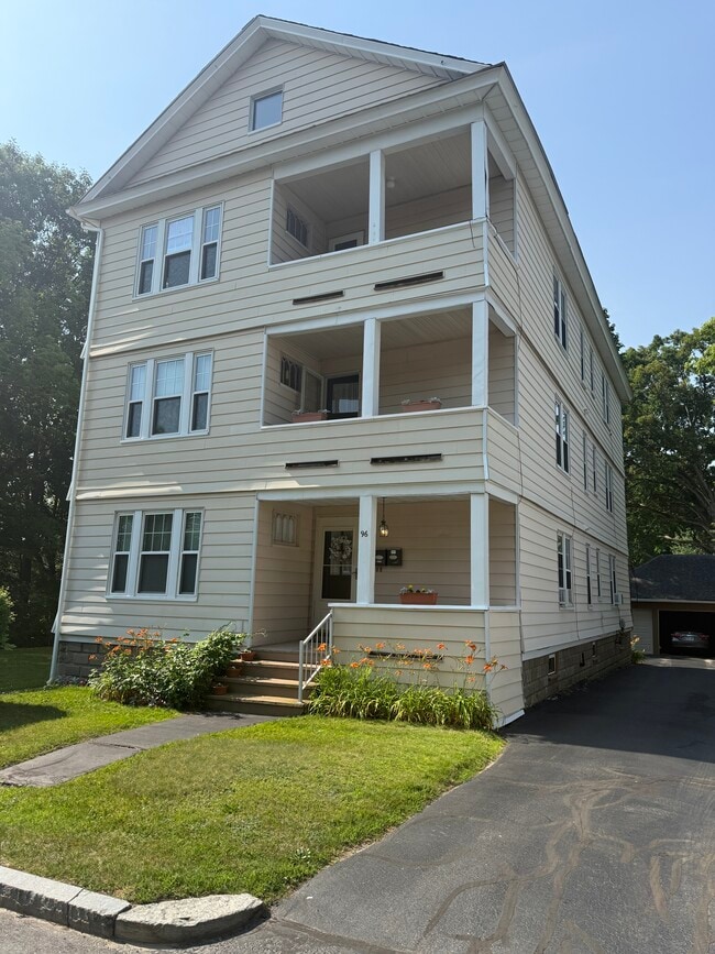 Building Photo - 96 Courtland St Unit 3