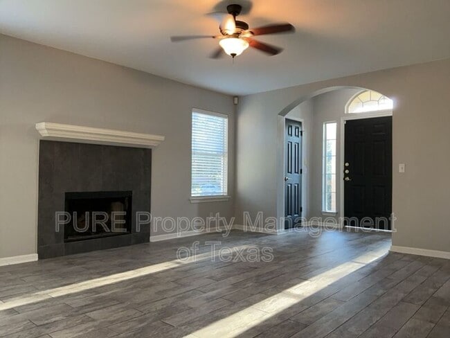 Photo - 305 Avalanche Ave