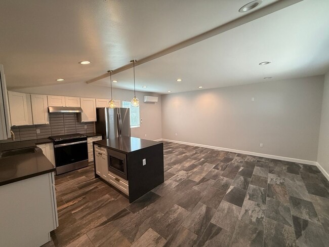 3042 Hermosa Ave