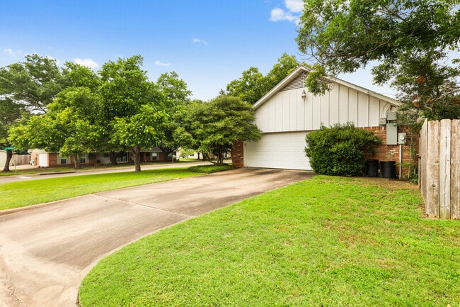 Photo - 712 Willow Creek Dr