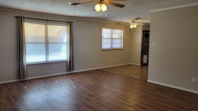 Photo - Leasing now! Cozy and comfortable 3/2/2 Brick Home Available for August
