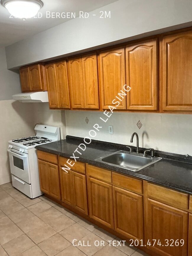 Building Photo - 236 Old Bergen Rd Unit 2M