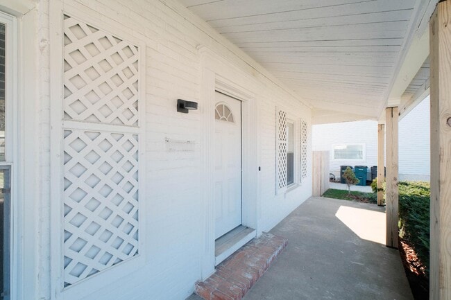 Photo - 13621 Vernon St