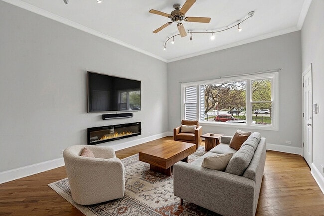 Photo - 2536 W Logan Blvd Unidad 1