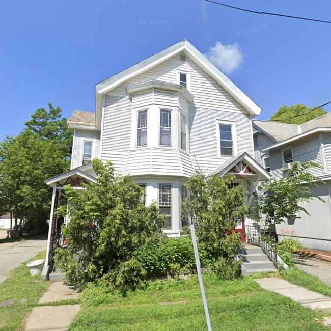 Building Photo - 43 Clarke St Unit 1