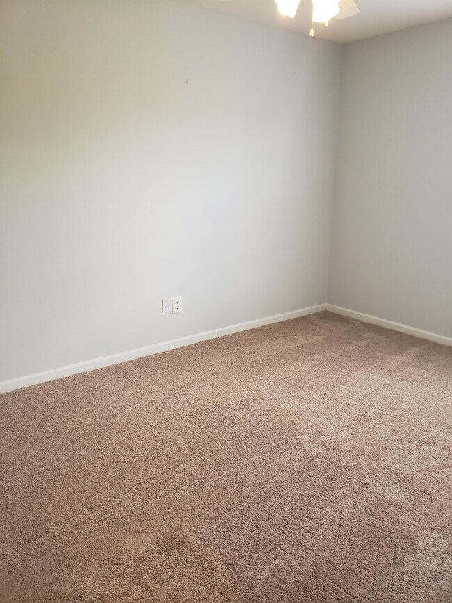 2472 Redmayne Ln