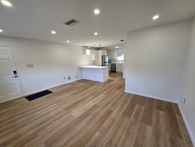 Photo - 346 Plaza Blvd
