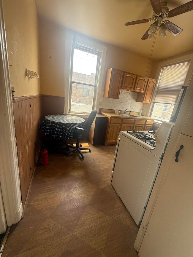 Photo - 417 42nd St