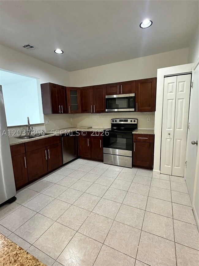 5541 NW 90th Ave
