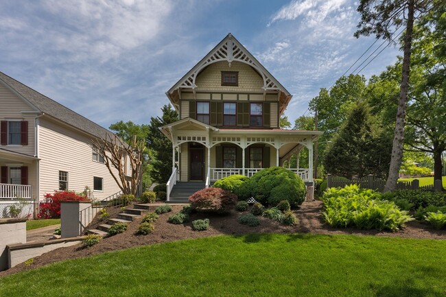 Beautifully Maintained Victorian in Histor... - Beautifully Maintained Victorian in Histor... House