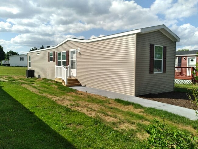 Photo - 102 W Fowler Dr House