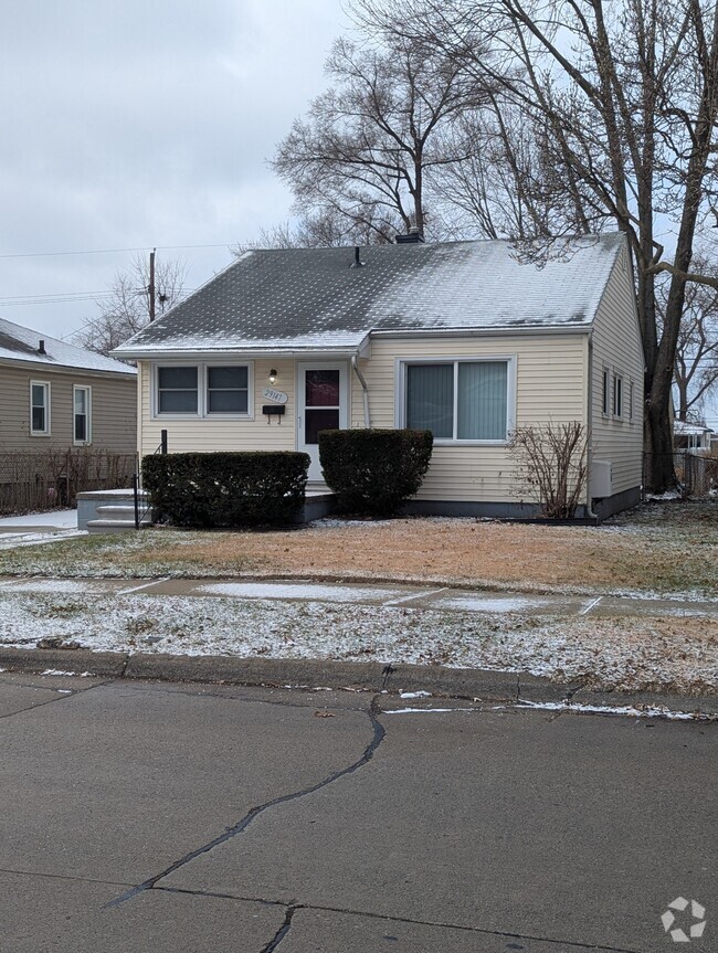 Building Photo - 29147 Tawas St Rental