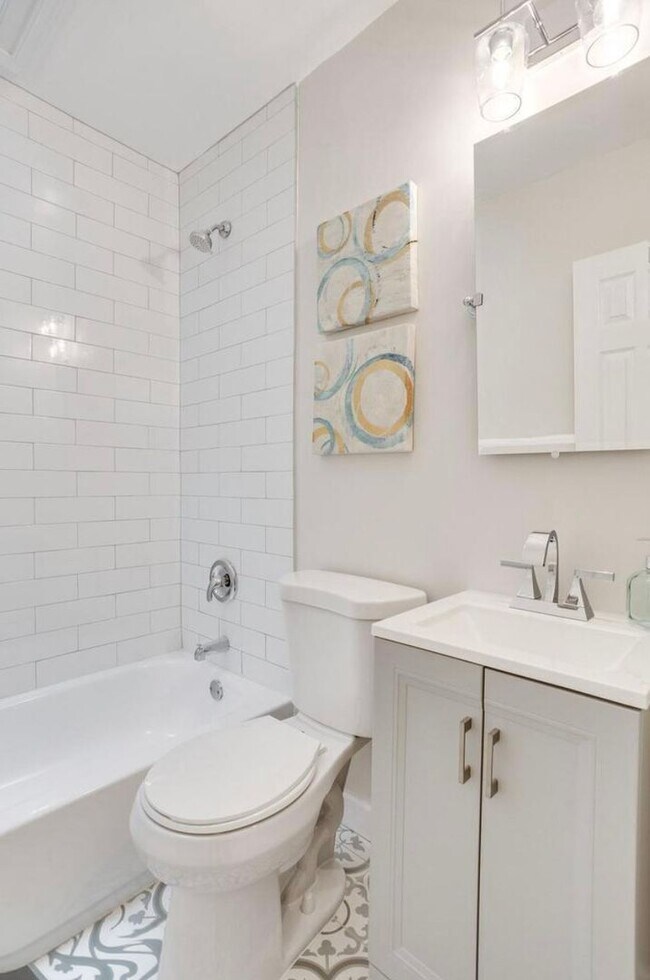 Photo - Sunny 2-Bedroom + Den  in SW Waterfront! - Parking included