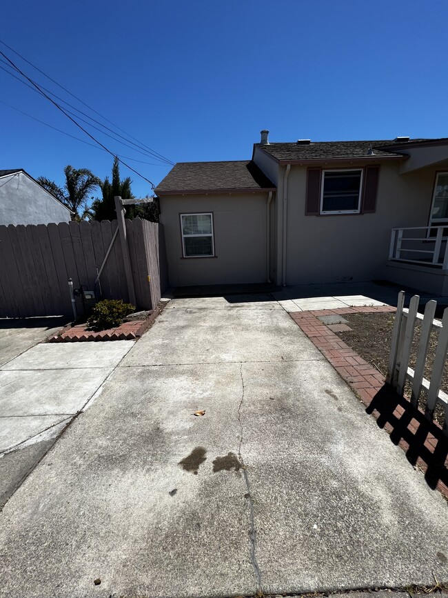 Photo - 600 2nd Ave