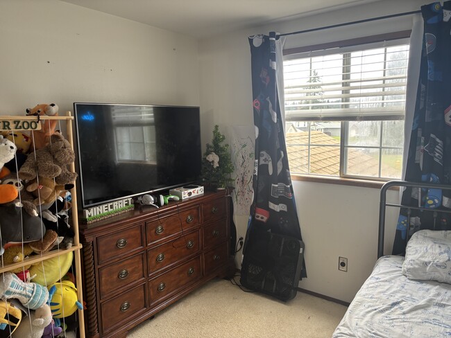 Photo - 520 NW Lateen St