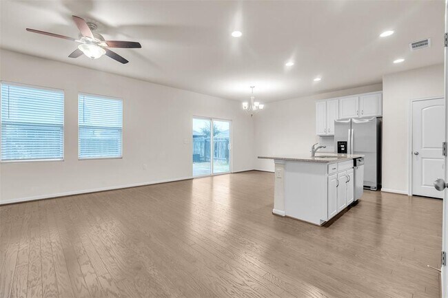 Photo - 13014 Carswell St